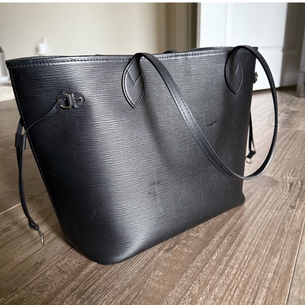 Black Epi Louis Vuitton Neverfull MM